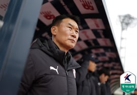 '傭兵術百発百中' チョ・ソンファン釜山監督、決勝ゴールのペク・ガオンに満面の笑み "脳震盪の症状にもかかわらず意志でやり遂げた" [モクドン現場]