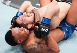 "很遗憾。' 柳秀英未能取得UFC三连胜，第2轮发球败给韩裔史密斯 出道后的首次失败