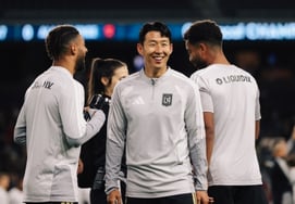 Son Heung-min is starting as a central midfielder for the first time ever, and he's still 'field goal 0'... St. Louis lineup revealed