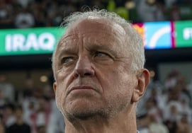 Отчаянное обращение 'Вы хотите умереть на поле боя' → Полная поддержка Футбольной ассоциации Ирака на драматическом чемпионате мира по футболу PO... На частном самолете.