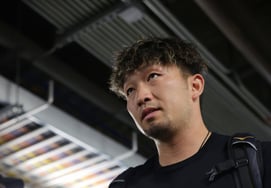 →"让韩国哭泣的日本巨炮"第2回合突然被替换下场:最终流下了眼泪，"只有愧疚的心情，下次一定会战胜的""