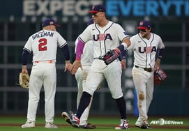 《哇》泽基·哈珀·施瓦伯vs索托·马查多·塔蒂斯《星星聚集在一起！' 美国和多米尼加公开"历代级"阵容