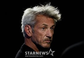 Sean Penn trao giải Oscar cho nam diễn viên phụ xuất sắc nhấtLễ trao giải 'Infinite Challenge' sao vậy? [Lễ trao giải Oscar 2026]