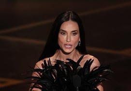 Demi Moore '63 tuổi' với ngoại hình thời hoàng kim quên đi tuổi tácVới tư cách là người trao giải Oscar [Lễ trao giải Oscar 2026]