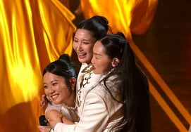 Kedeheon won two awards at the U.S. Academy..6 awards including "One Battle After Another" [synthesis]
