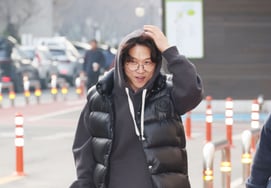 パク・ソンガン『不朽の名曲』の収録に来ました' [★写真]