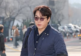 Song Il Kook trên đường đi làm không rõ ràng [★Ảnh]