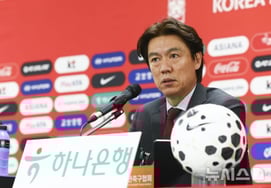 Hong Myung bảo vệ khu vực 'Nỗi lo lớn nhất của bóng đá Hàn Quốc' trước thềm World Cup 'Đang tìm tổ hợp' [hiện trường Cheonan]