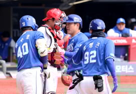 [相片儿] 面对全英俊，"先发制人的个人本垒打"柳志赫