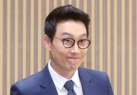 Lee Hwi Jae cảm thấy áp lực khi quay trở lại Hàn Quốc sau 4 nămBước vào trường quay 'Immortal' bị hại bởi cánh phóng viên