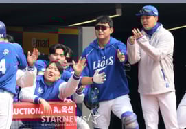 [Một lần thôi] Các hậu bối hoan nghênh 'Cú đánh đầu tiên và điểm số đầu tiên Choi Hyung Woo trở lại Samsung'