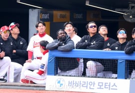 [フォト] 'ランダースの主力はダグアウトに'