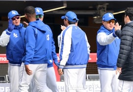 [Chụp ảnh] Huấn luyện viên Park Jin Man '5 hiệp không để mất điểm, đập tay với Choi Won Tae'