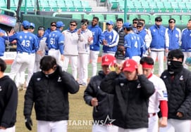 [Chụp ảnh] Các cầu thủ Samsung tự chúc mừng chiến thắng 8-0.