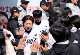 [Chụp ảnh] Choi Won Joon ghi điểm sau khi đánh bóng."