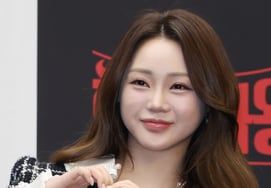 Hong Ji-yoon and Park Bo-gum of "King of Strings" also beat them..We got 100 million hearts and topped the list