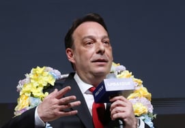 "Rather than just focusing on games," life advice from a 52-year-old foreign man, "Youth, enjoy billiards." [PBA Golden Q on-site interview]