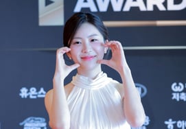 [Chụp ảnh] Jung Soo Bin 'Vẻ đẹp mê mẩn trái bóng bi-a'