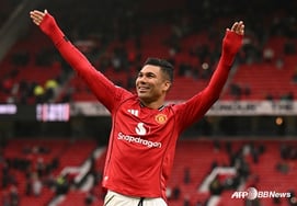 "Bro, are you really going to go?" Manchester United juniors caught Casemiro's trouser leg in 'declaration of farewell' "Please for one more year."