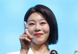 [B-Hind ★] GoAT Kim Ga-young, Jung Soo-bin, Cho Ye-eun, and Kim Ye-eun on the red carpet and rock the sexy beauty challenge!