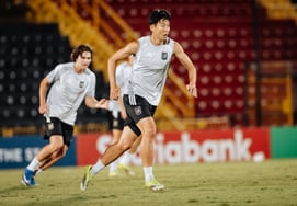 孙兴慜再次首发攻击型中场，进球数为"7场0" 22岁的希望之星成为"单前锋"