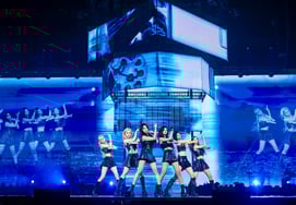 '大勢' NMIXX、マドリードでワールドツアー再開..5つの都市で初のヨーロッパツアー