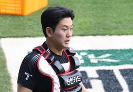 'オープン戦4割打率'のバックアップ捕手に高卒新人まで '盗塁阻止7回'ドン！パク・ドンウォンを空けたLGの捕手、いつこんなに頼もしくなったのか