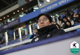 '4試合ぶりの初勝利' ファン・ソンホン "交代で勝負に出たのが成功、初勝利の意味は大きい" [インチョン現場]