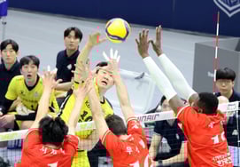 [Photo] "Oh, three of you!' Nagyung's uniform