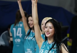 [Фото] Пак Ги Ён "Виктория получает номер"