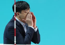 [フォト] イ・ヒョンテク監督の「切実なシャウティング」