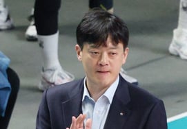 [フォト] イ・ヒョンテク監督「選手たちを信じた'