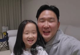 尹亨彬，《鲫鱼饼女儿》首次公开五官...血是骗不了人的。 [独角兽]