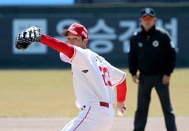 [Photo] Takeda, who faced Song Seung-ki as a 'starter against LG'