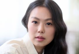 It's been a year..Kim Min-hee and Hong Sang-soo, who push strollers, are captured [Star Issue]