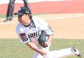 [Chụp ảnh] "Moon Yong Ik thở ra một hơi thật nặng nề "