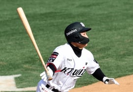 [Chụp ảnh] Ryu Hyun-in, cú đúp mạnh nhất