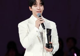 ファンの心を奪ったイ・ポックス..イ・ジュノ、スターレンキング男性俳優部門で2位