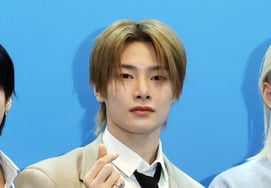 I.N (Stray Kids) khoe vẻ đẹp em út tươi trẻ [★Ảnh]