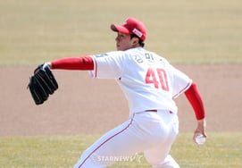 [相片儿] "与LG队的比赛首发出场的"金民俊