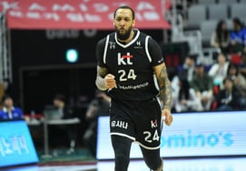 Chiến thắng kịch tính của KT trong trận chiến kéo dài lần thứ hai đã cứu sống hy vọng của PO. 'Bùng nổ 37 điểm của Williams'... Tập đoàn khí đốt Hàn Quốc đã thất bại trong 3 trận thắng liên tiếp [Đánh giá tại hiện trường Suwon]