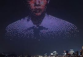 升空的BTS牛仔裤 [★照片]