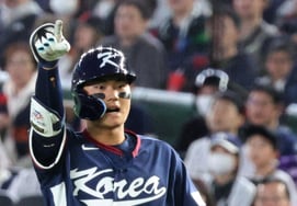 金周元-戴维森-金亨俊首发出场，主教练"考虑击球顺序安排" [水源现场]