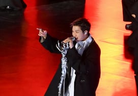 「一生懸命やっていたら怪我をした」..BTSのジミン、RMの足首ギプスに言及 [BTS 歌 アリラン]