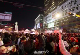 Đám đông đổ dồn về concert của BTS sau 3 năm [★Ảnh]