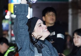 欢快地跳舞的阿米 [★照片]