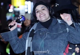 片手にアミボン、もう片手にホットパック [★写真]