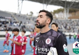 '28年ぶりの外国人GK' 3試合8失点→1分2敗、ついに主力ゴールキーパー交代の勝負手 "ゴールキーパーだけの問題ではないが···" [華城現場]