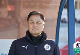 Профессиональная сцена 0 побед → "Ли Чон Хёхо" столкнулся с Сувоном... Тренер Чхве Юн Гём, склонивший голову, сказал: «Мне очень жаль фанатов»." [Местоположение Марса]