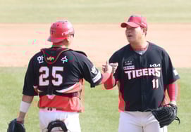 [相片儿] 赵相佑说"0-0平局很遗憾..."'